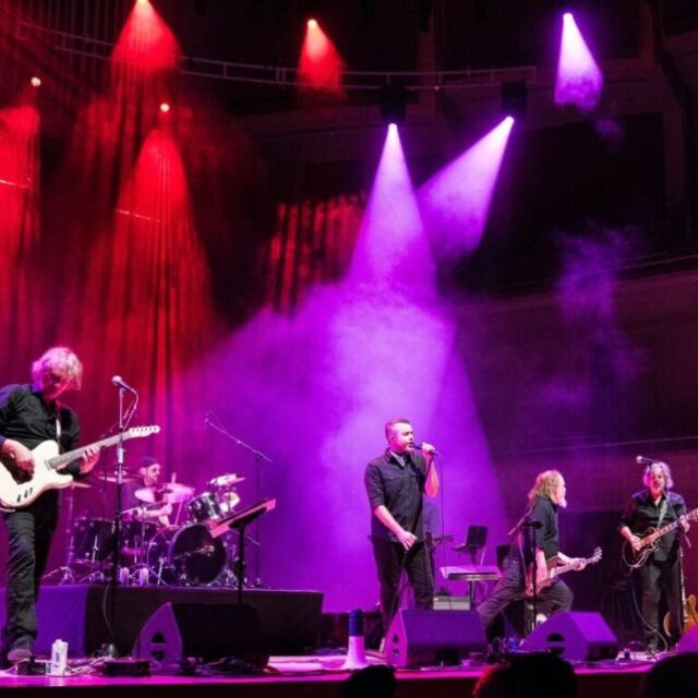 Classic Albums Live performs C.C.R.'s Chronicle, Vol. 1