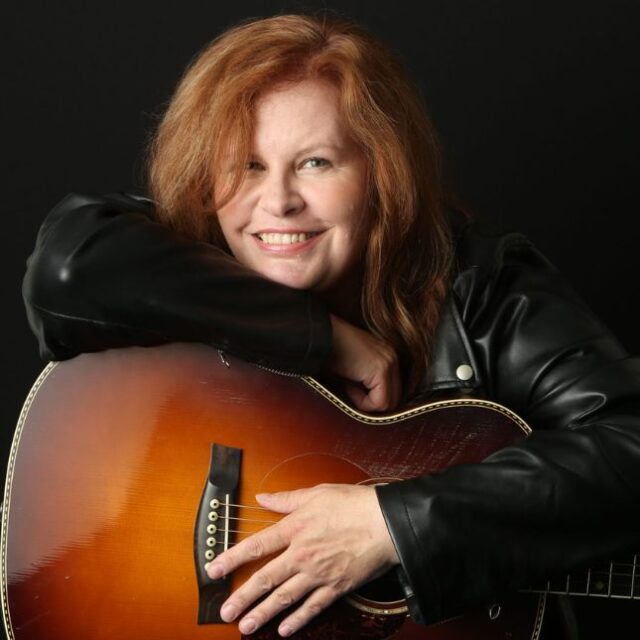 Suzie Vinnick in Concert