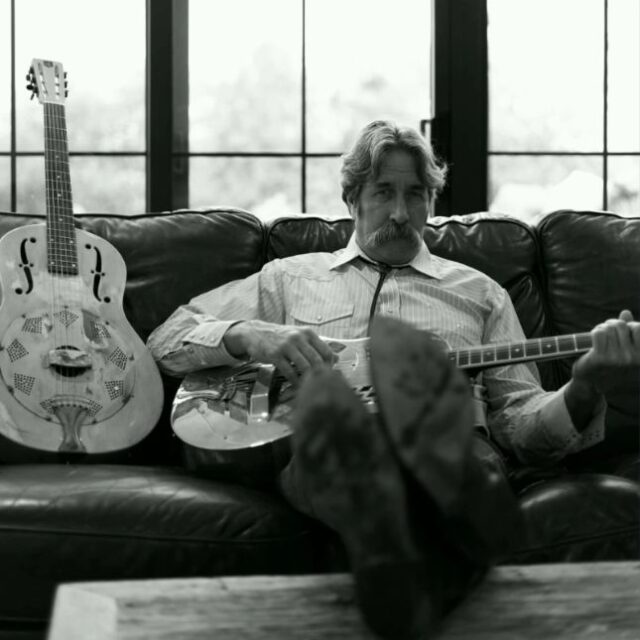 Kenny Pauzé Presents: The History and the Invention of National Guitars